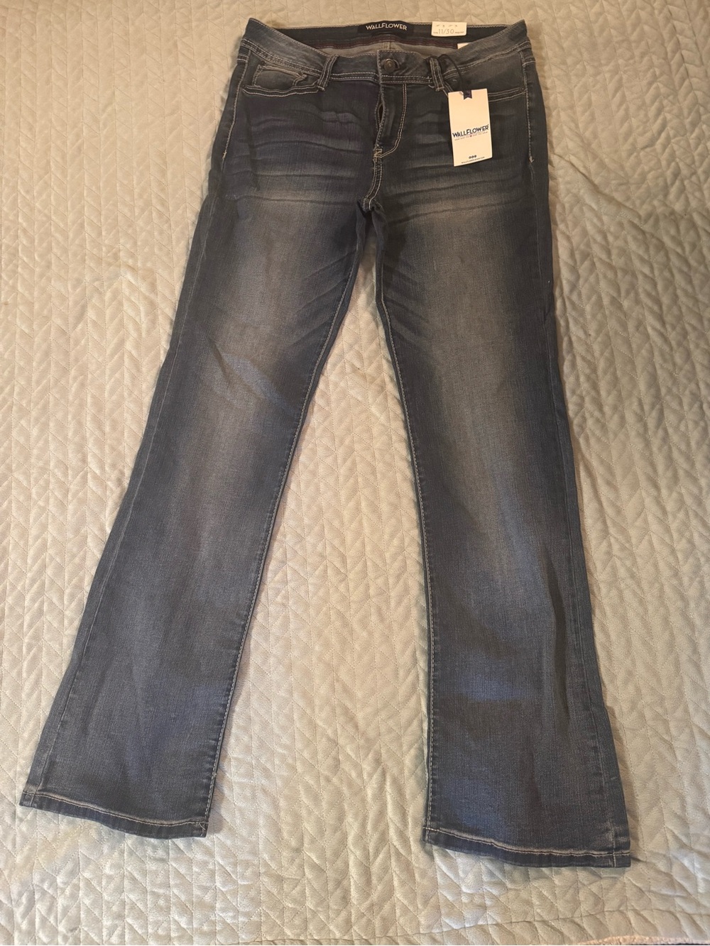 Wallflower Straight leg Jeans in Dark Blue Wash
